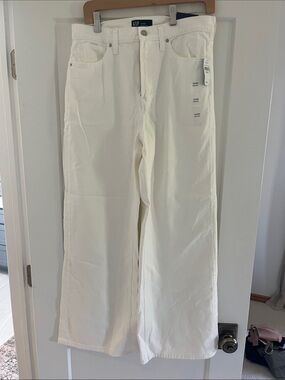 GAP Women’s Relaxed Wide-Leg Jeans in Off-White